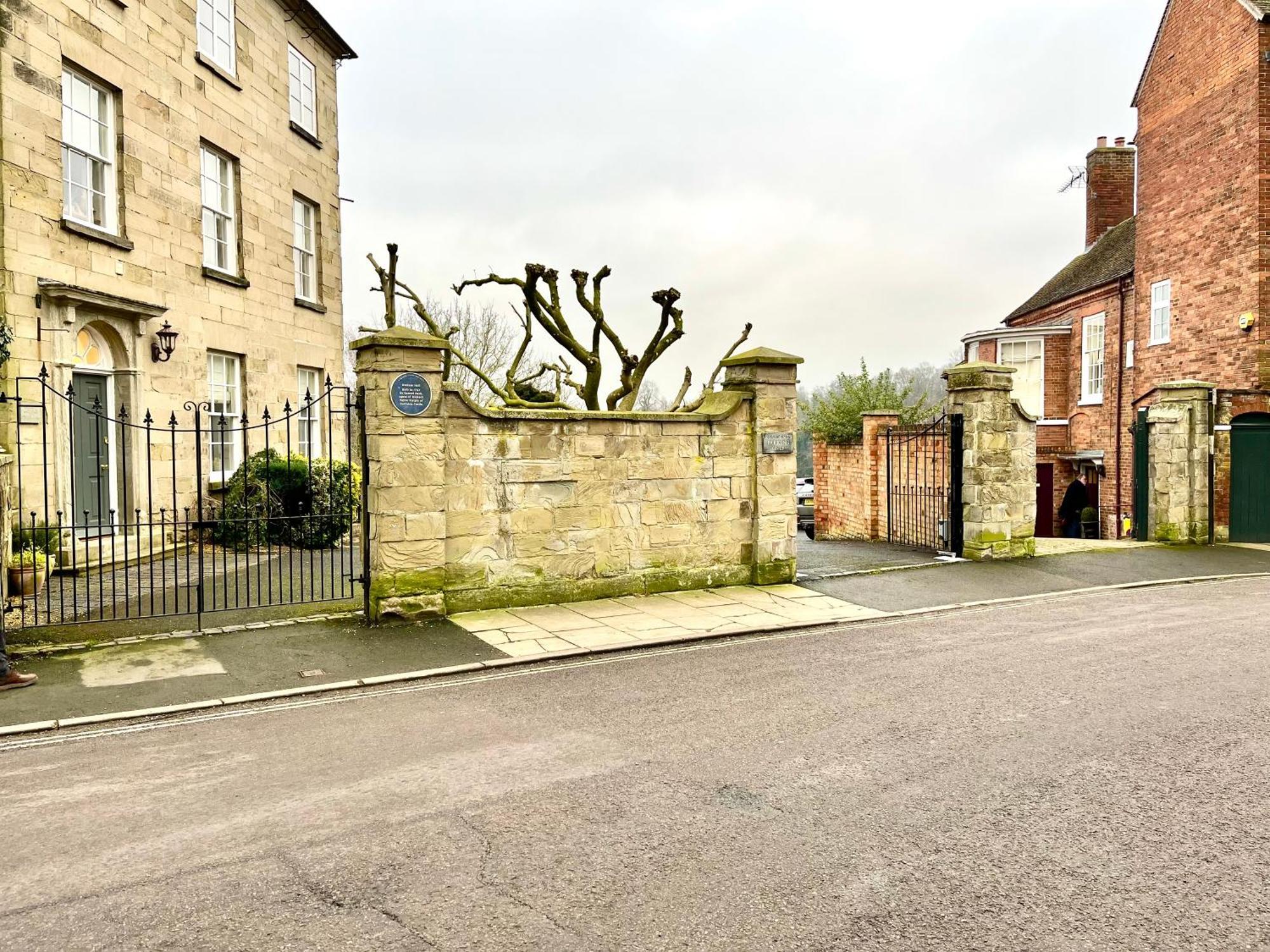 Flower Cottage By Ludlow Castle With Onsite Parking Buitenkant foto